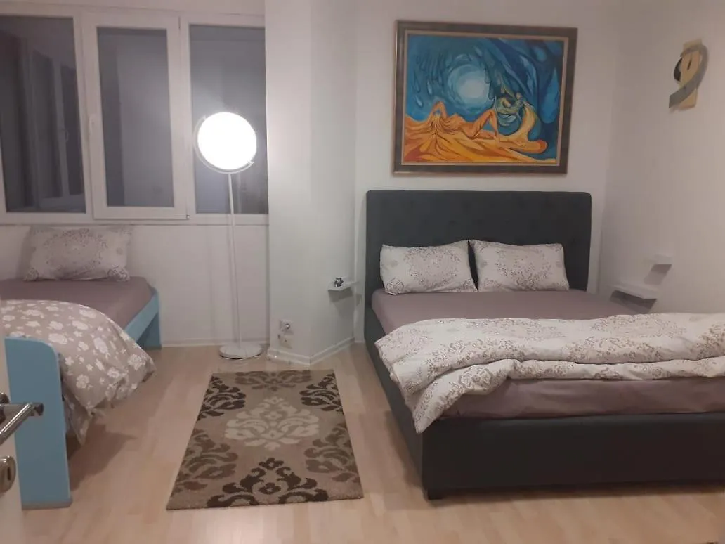 Lake View Apartment Tirana Albánie