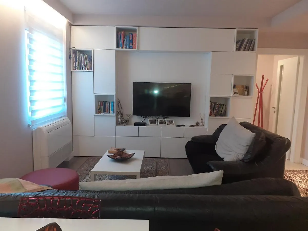 Lake View Apartment Tirana