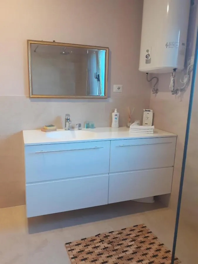 Lake View Apartment Tirana