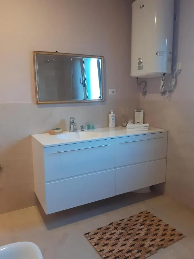 Lake View Apartment Tirana Albánie